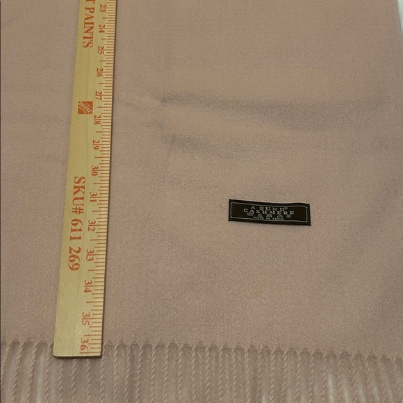 Sund Cashmere Pink Scarf in the box New - Picture 6 of 8